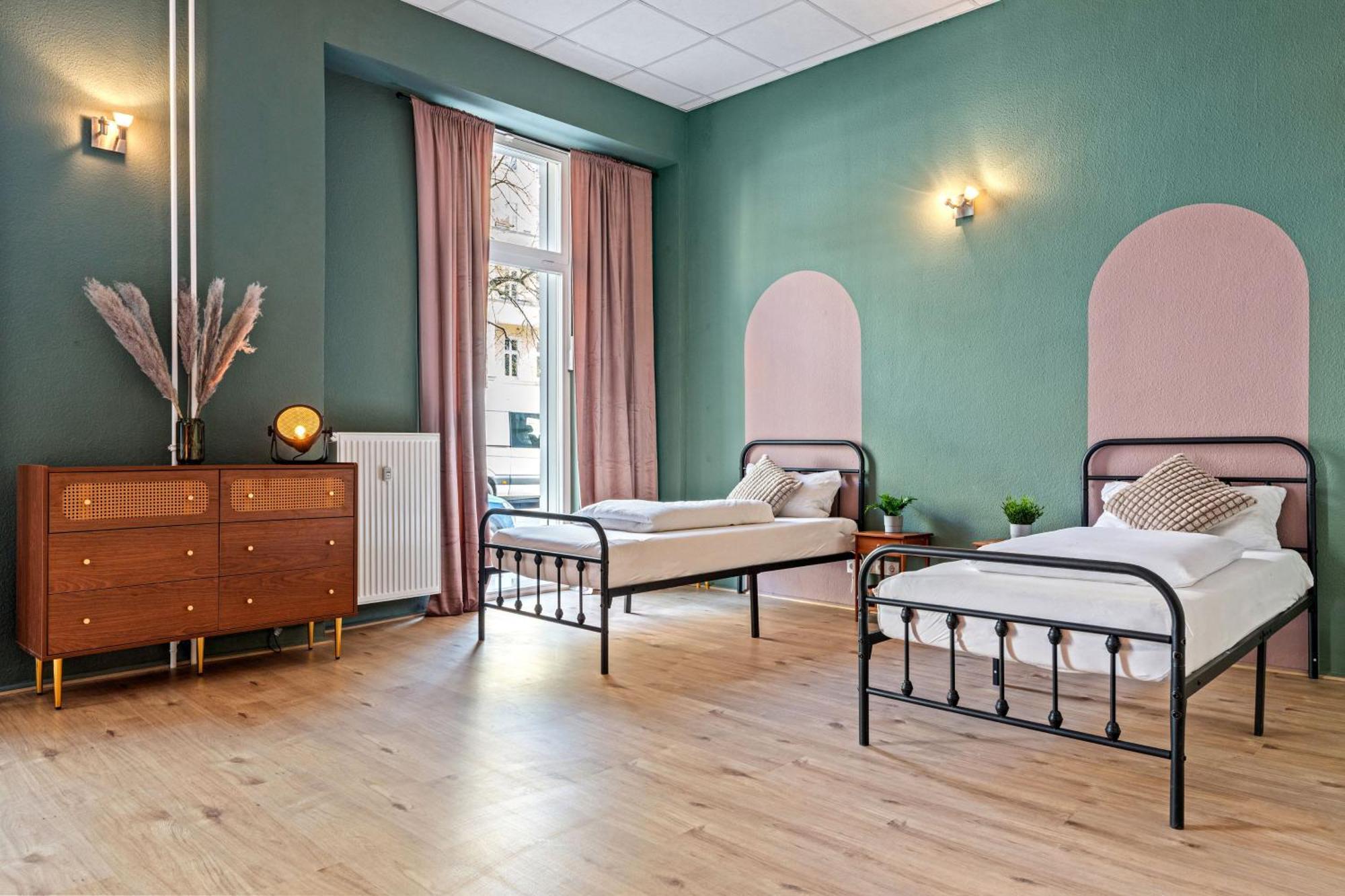 Grosse Schoene In Friedrichshain- Samaritakiez