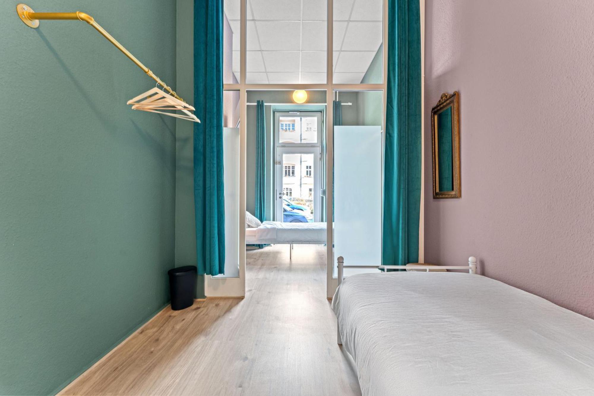 Grosse Schoene In Friedrichshain- Samaritakiez