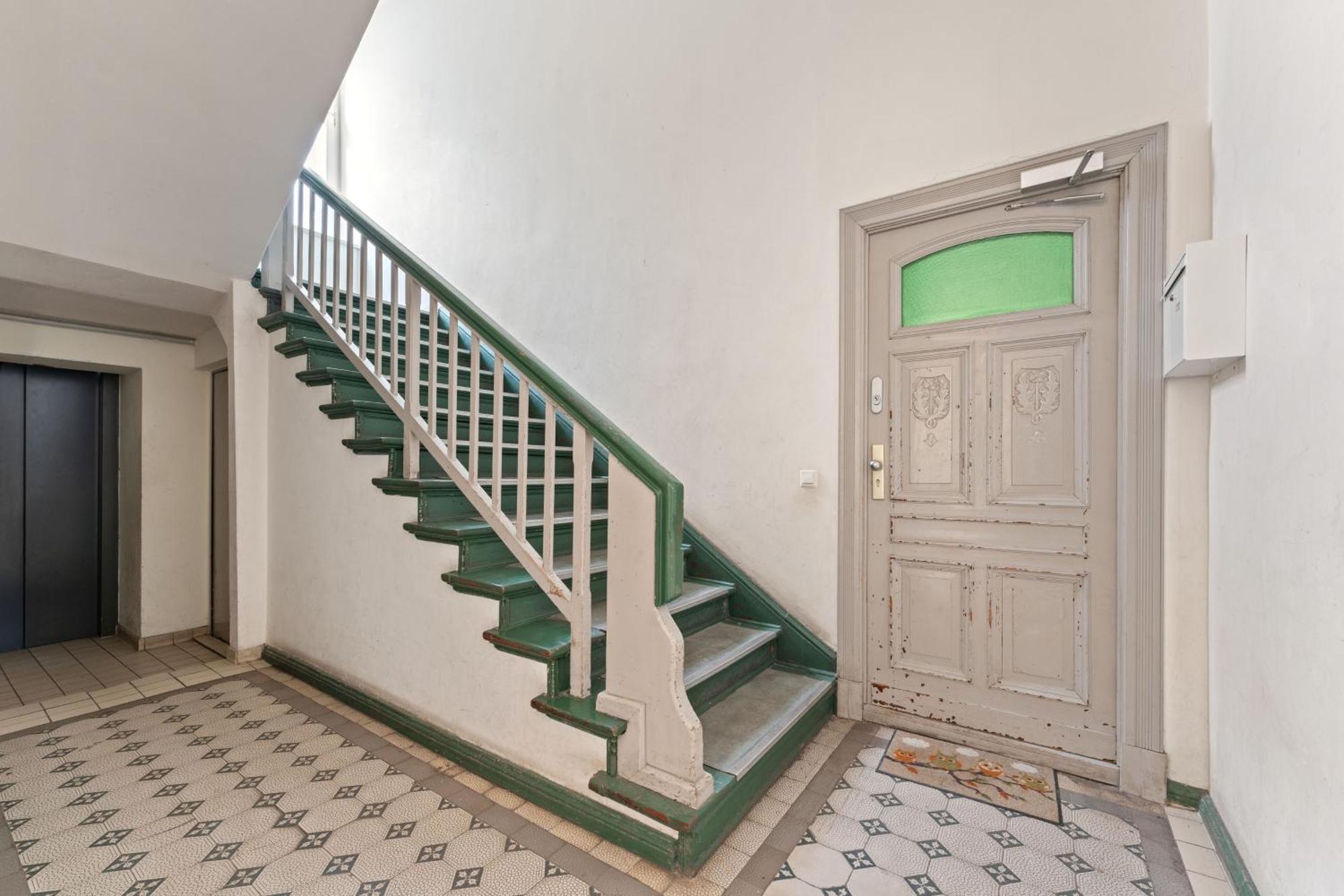 Grosse Schoene In Friedrichshain- Samaritakiez *